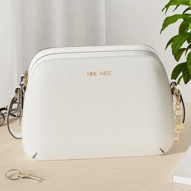 Nine West - Crossbody camera crema